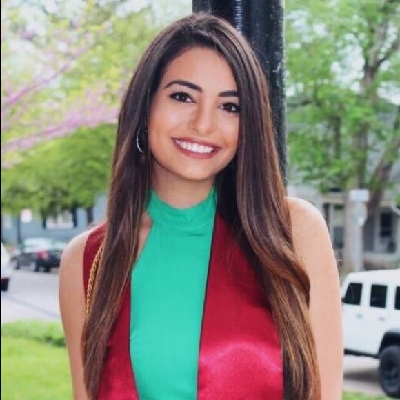 Meet your Posher! - Picture 5 of 5